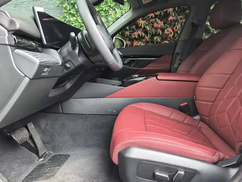 BMW BMW 5 Series 2024 525Li Luxury Package 2024 - thumbnail 12