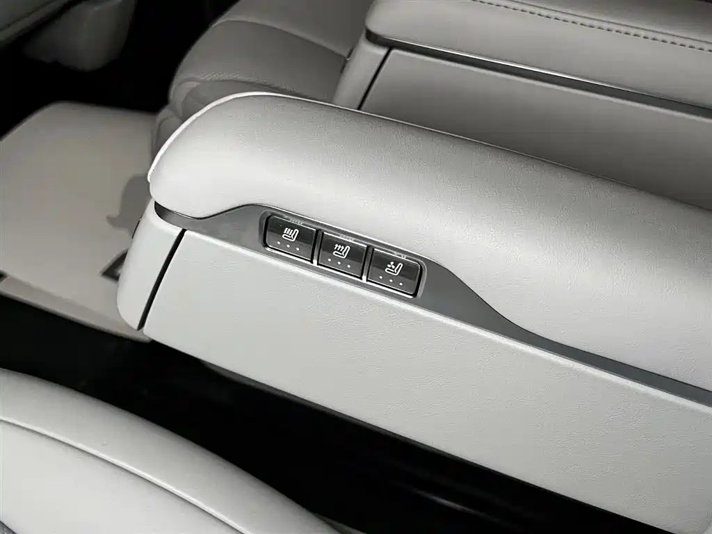 AITO AITO M9 2025 EREV Max Edition 52kWh 6-Seater (192-line LiDAR) 2025 - thumbnail 12