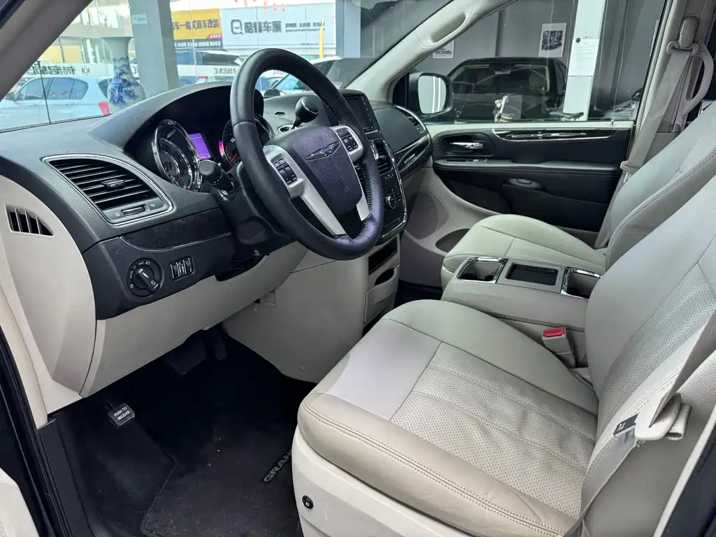 Chrysler Chrysler Grand Voyager 2014 3.6L Comfort Edition 2016 - thumbnail 10