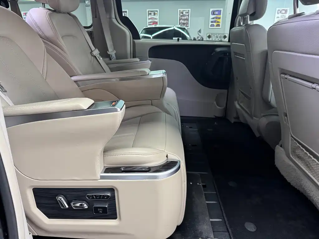 Chrysler Chrysler Grand Voyager 2014 3.6L Comfort Edition 2016 - thumbnail 14
