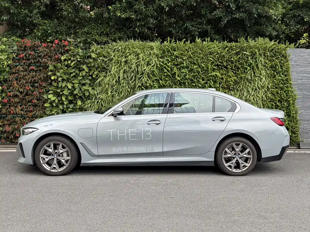 BMW BMW i3 2025 eDrive 35 L 2024 - thumbnail 3
