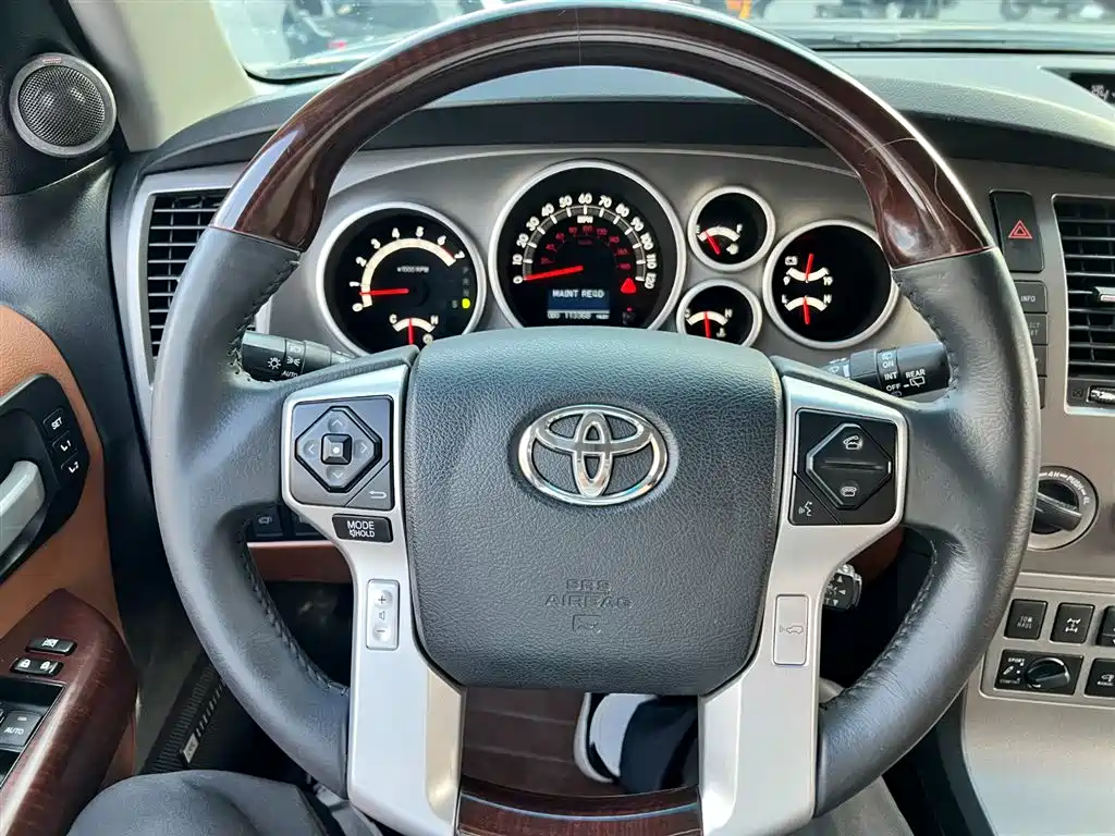 Toyota Toyota Sequoia 2010 5.7 Platinum 2014 - thumbnail 5