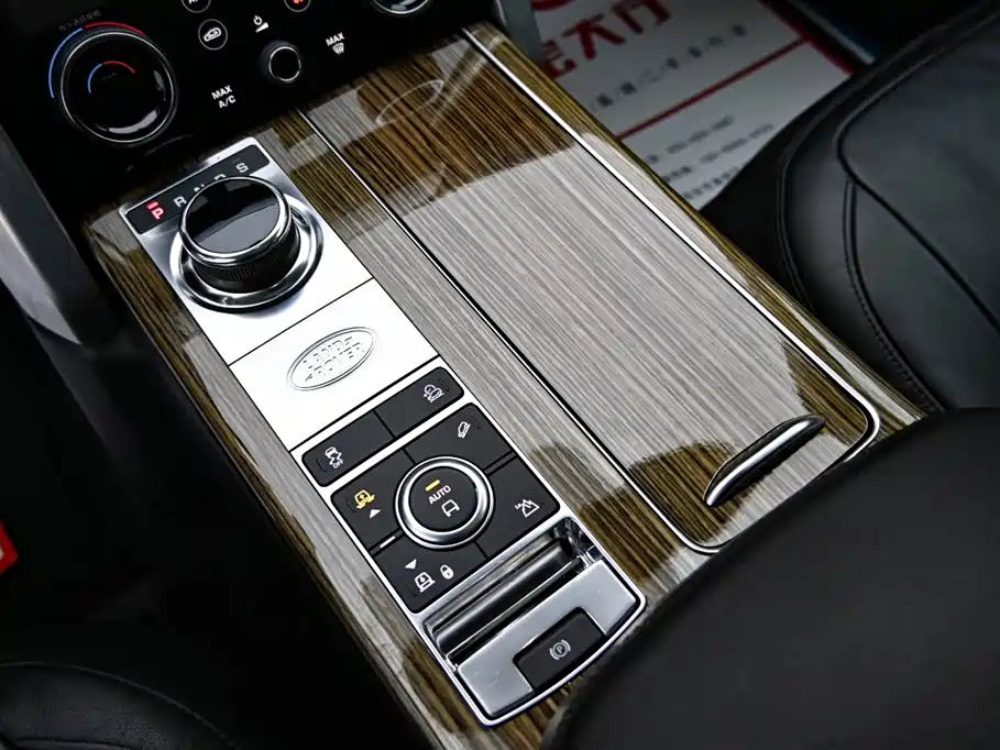 Land Rover Range Rover 2019 3.0T Middle East Edition 2019 - thumbnail 18