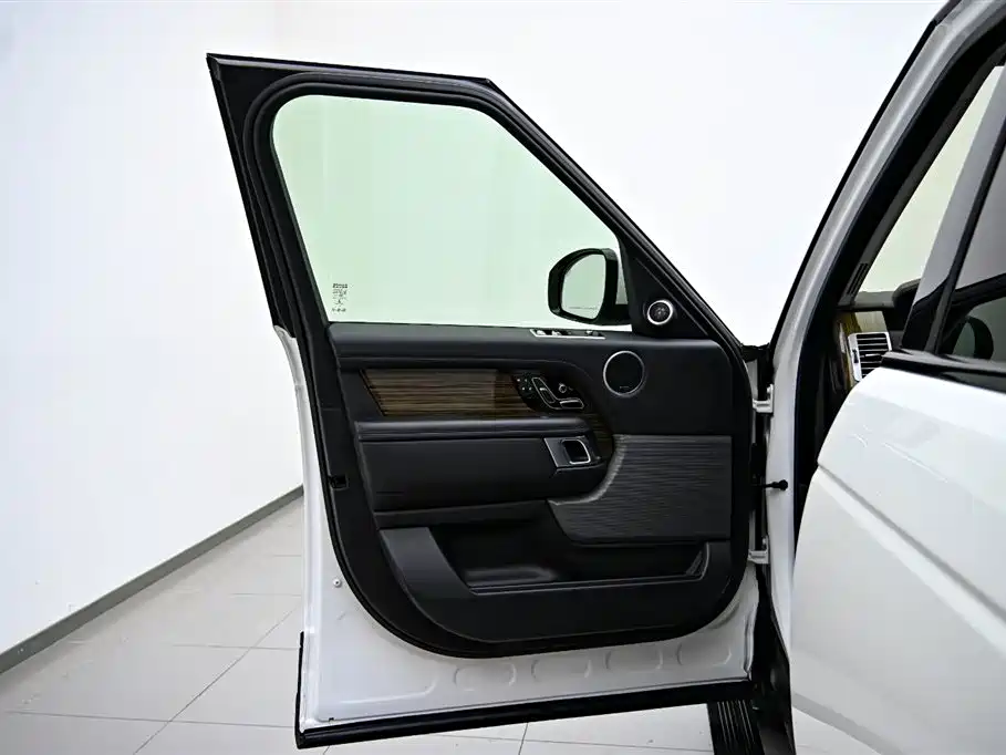 Land Rover Range Rover 2019 3.0T Middle East Edition 2019 - thumbnail 20