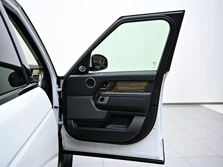 Land Rover Range Rover 2019 3.0T Middle East Edition 2019 - thumbnail 21