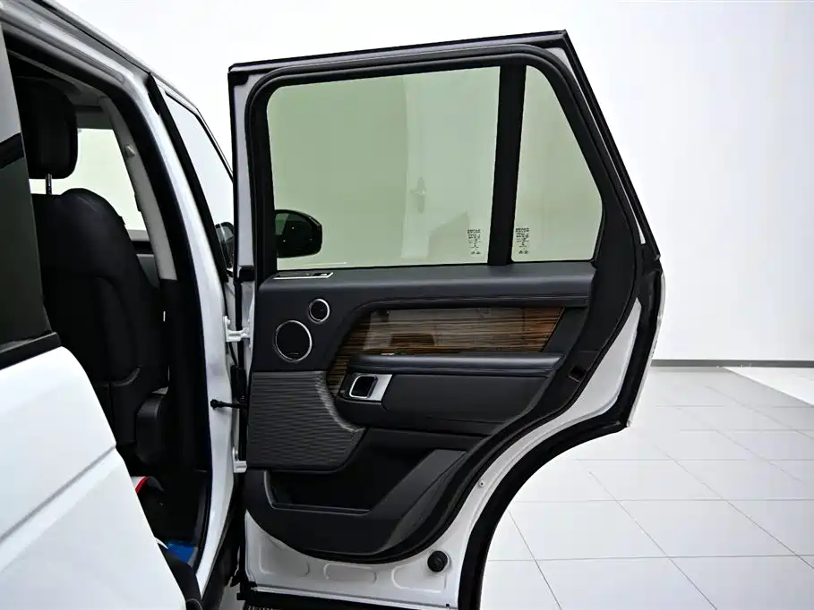 Land Rover Range Rover 2019 3.0T Middle East Edition 2019 - thumbnail 22