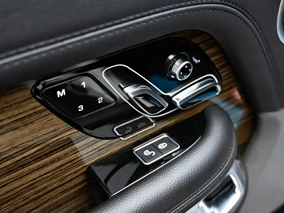 Land Rover Range Rover 2019 3.0T Middle East Edition 2019 - thumbnail 24