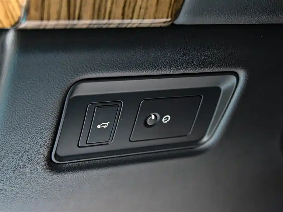 Land Rover Range Rover 2019 3.0T Middle East Edition 2019 - thumbnail 25