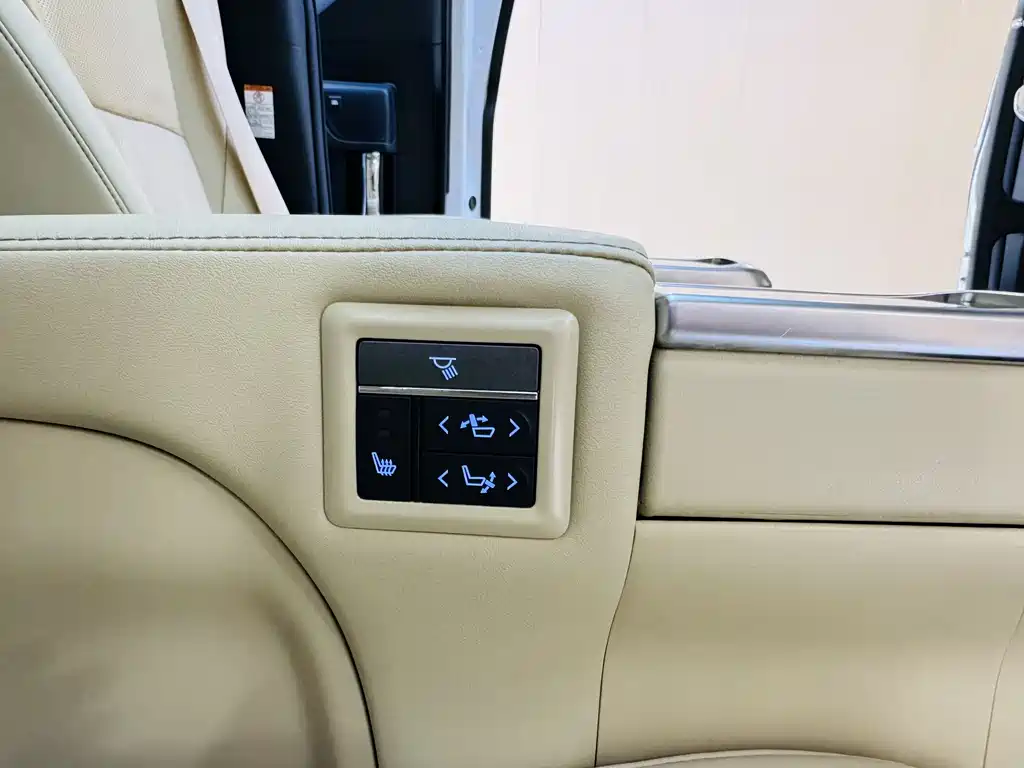 Toyota Toyota Alphard 2021 Hybrid 2.5L Luxury Edition 2021 - thumbnail 8