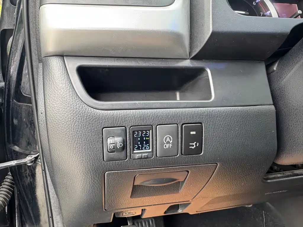 Toyota Highlander 2017 2.0T AWD Black Limited Edition 2017 - thumbnail 8