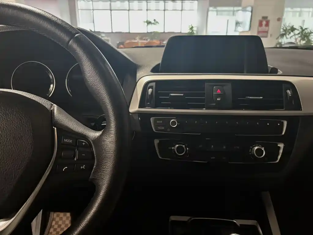 BMW BMW 1 Series (Import) 2016 118i Leading Edition 2018 - thumbnail 16