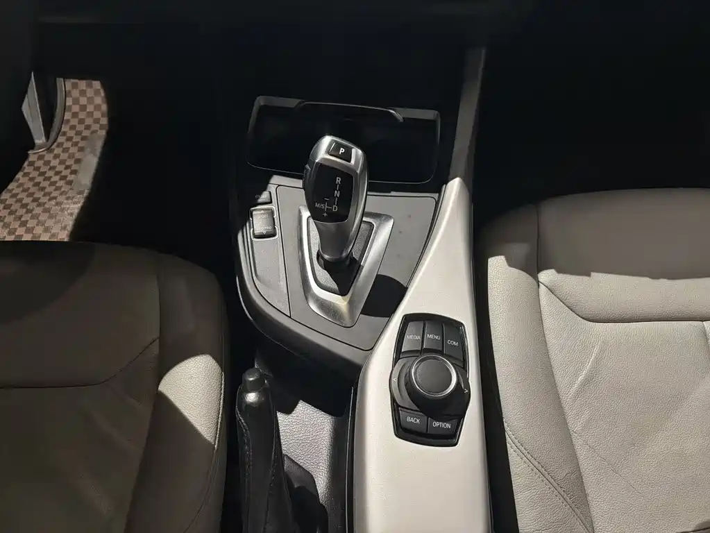 BMW BMW 1 Series (Import) 2016 118i Leading Edition 2018 - thumbnail 17