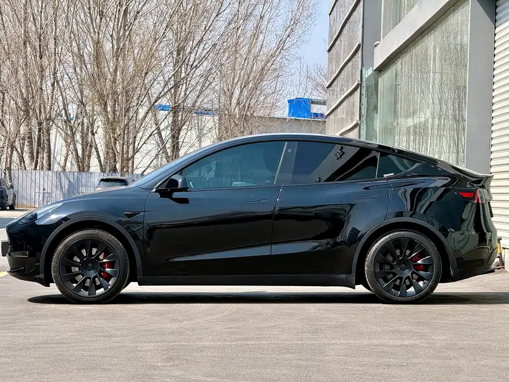 Tesla Model Y 2022 RWD 2023 - thumbnail 2