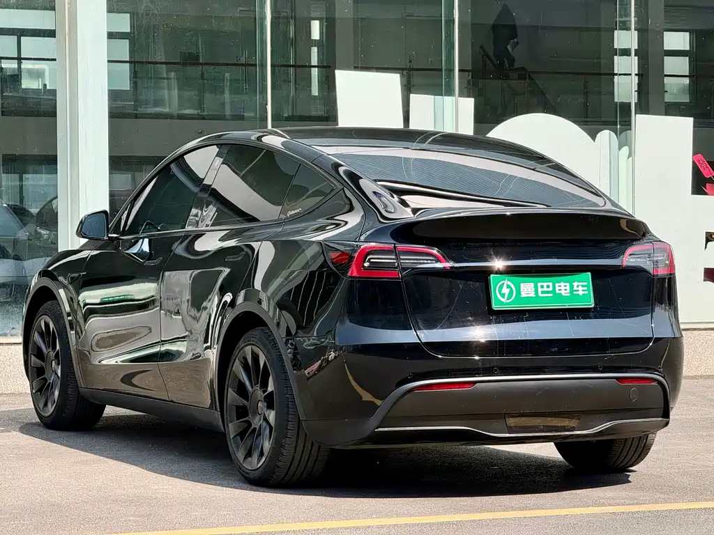 Tesla Model Y 2022 RWD 2023 - thumbnail 5