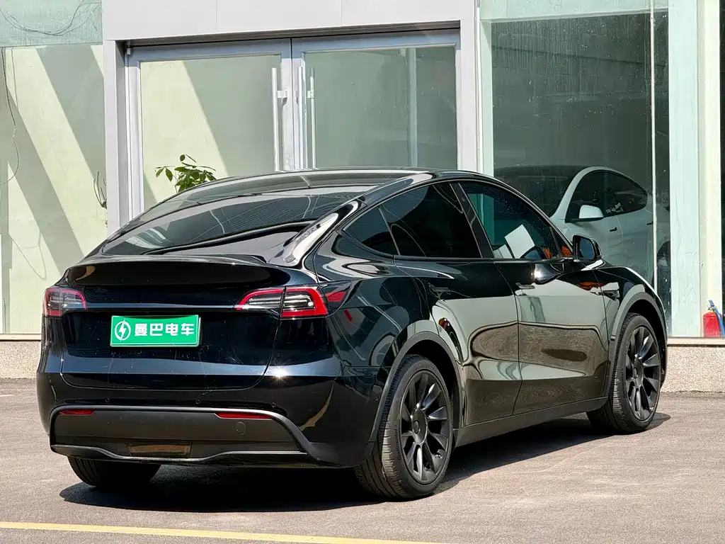 Tesla Model Y 2022 RWD 2023 - thumbnail 6