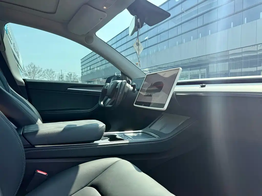 Tesla Model Y 2022 RWD 2023 - thumbnail 8