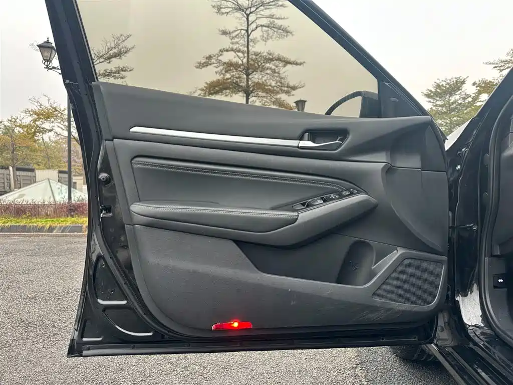 Nissan Nissan Altima 2020 Facelift 2.0L XL Upper Intelligent Driving Edition 2020 - thumbnail 4