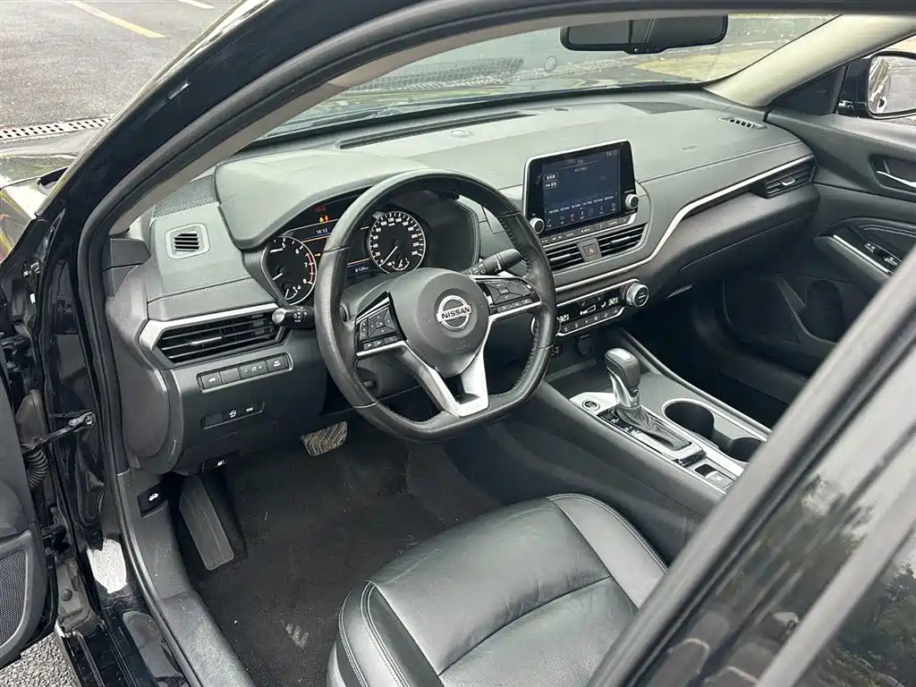 Nissan Nissan Altima 2020 Facelift 2.0L XL Upper Intelligent Driving Edition 2020 - thumbnail 5