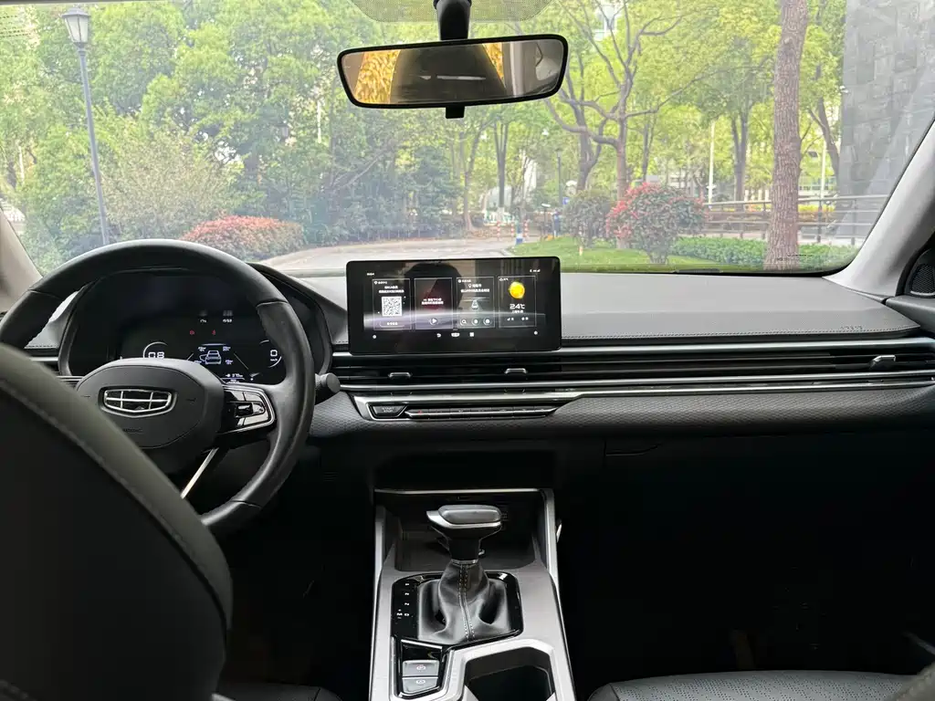 Geely Auto Geely Emgrand 2022 4th Generation 1.5L CVT Luxury 2022 - thumbnail 8