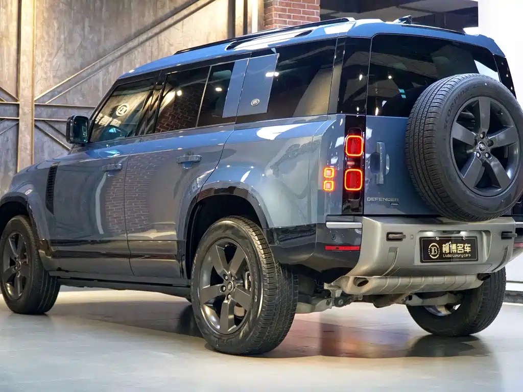 Land Rover Land Rover Defender 2022 110 P400 X-Dynamic HSE 2021 - thumbnail 4