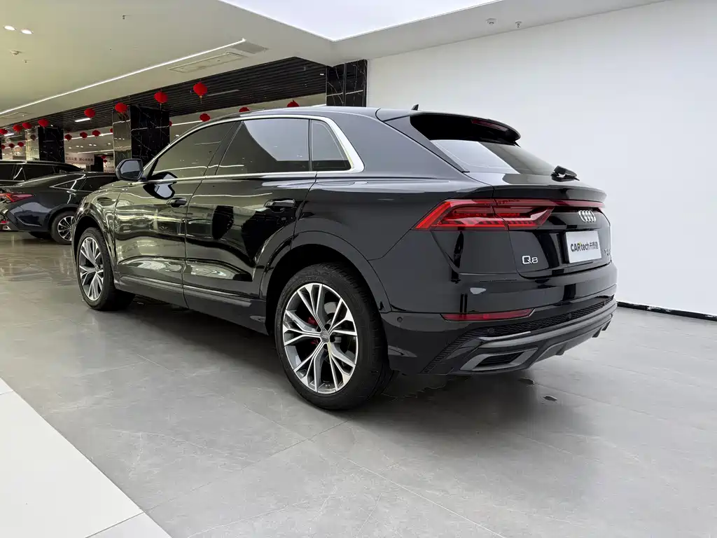 Audi Audi Q8 55 TFSI 2020 - thumbnail 4