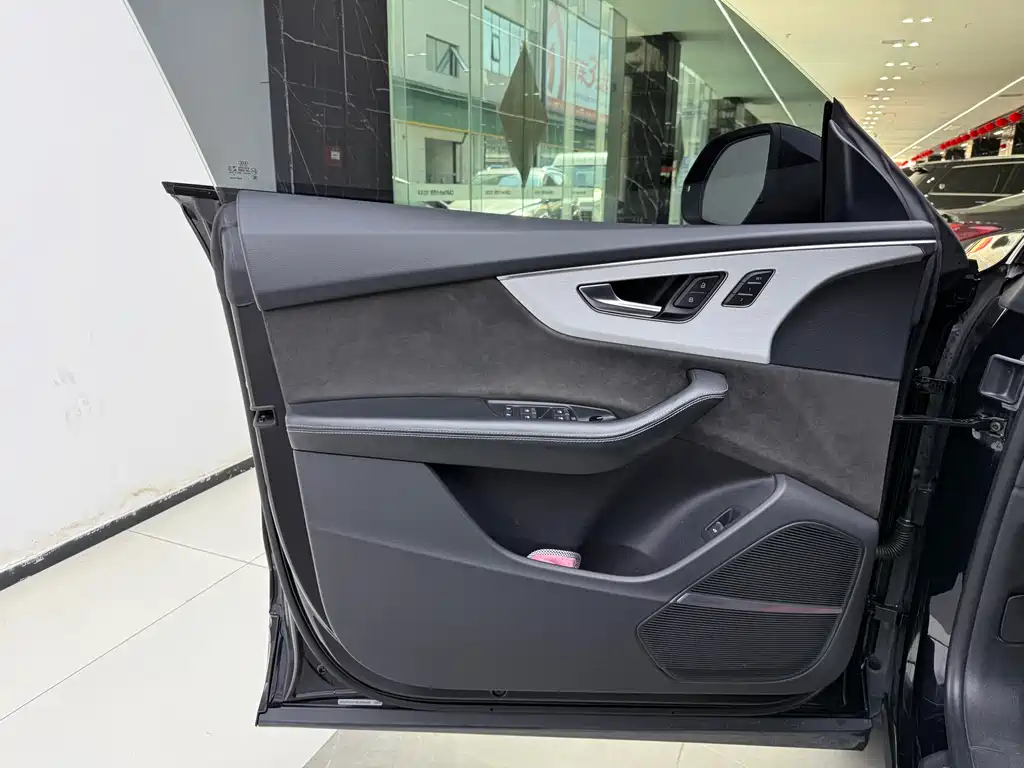Audi Audi Q8 55 TFSI 2020 - thumbnail 9