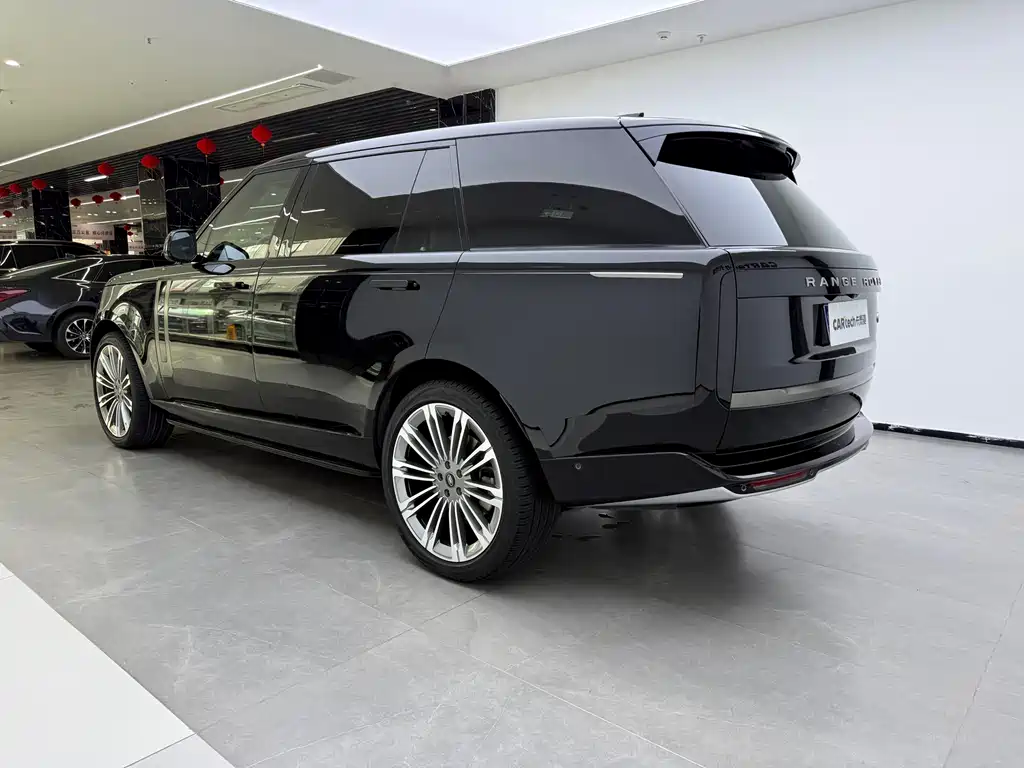Land Rover Range Rover 2023 3.0 L6 400PS Vogue SE LWB 7-Seater 2023 - thumbnail 4