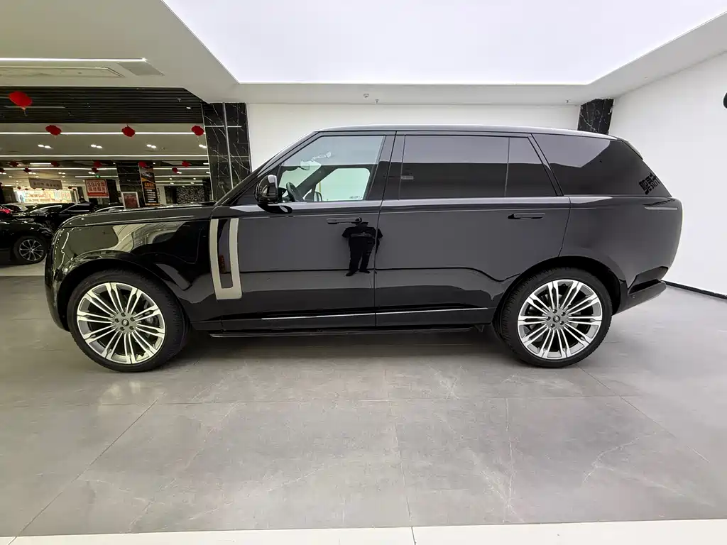 Land Rover Range Rover 2023 3.0 L6 400PS Vogue SE LWB 7-Seater 2023 - thumbnail 5