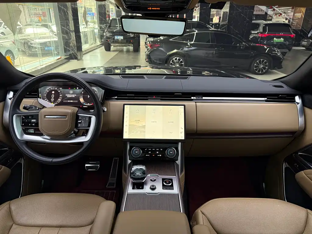 Land Rover Range Rover 2023 3.0 L6 400PS Vogue SE LWB 7-Seater 2023 - thumbnail 7