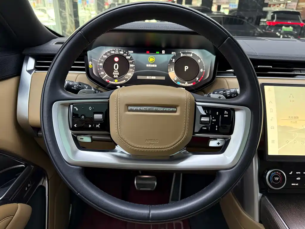 Land Rover Range Rover 2023 3.0 L6 400PS Vogue SE LWB 7-Seater 2023 - thumbnail 9