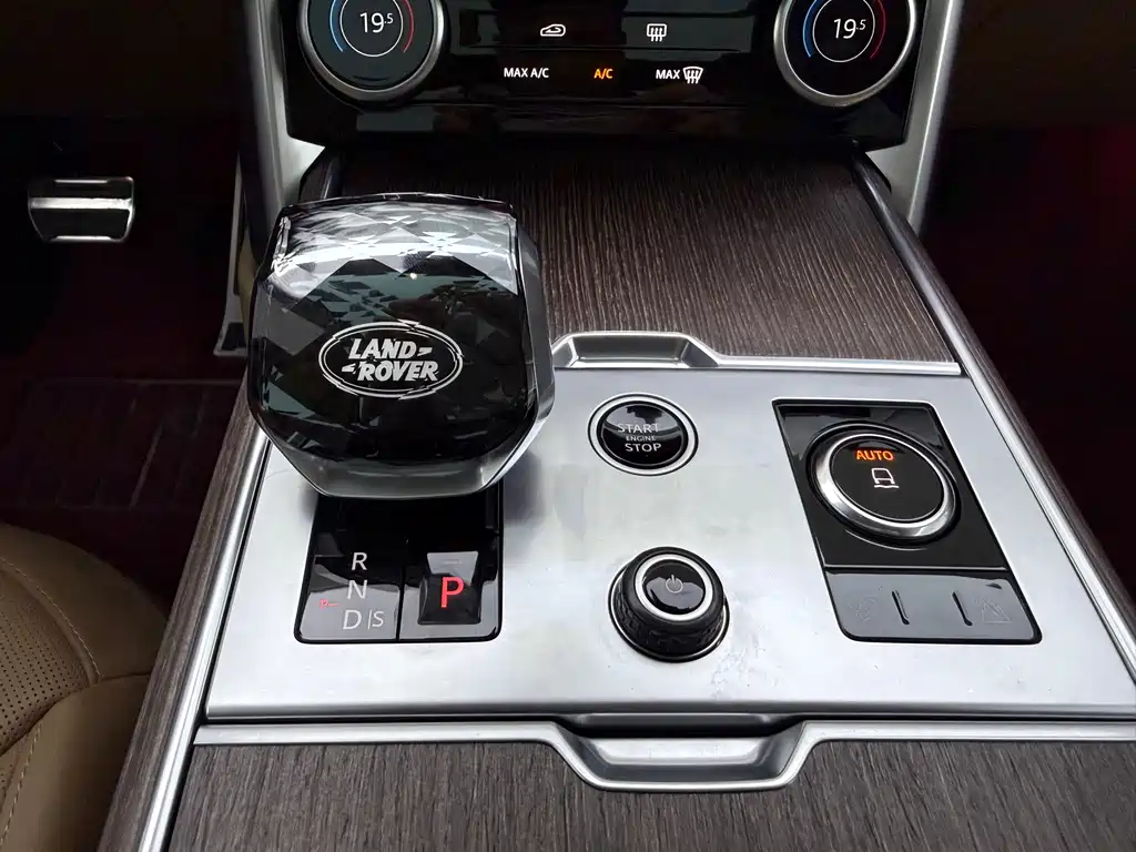 Land Rover Range Rover 2023 3.0 L6 400PS Vogue SE LWB 7-Seater 2023 - thumbnail 10