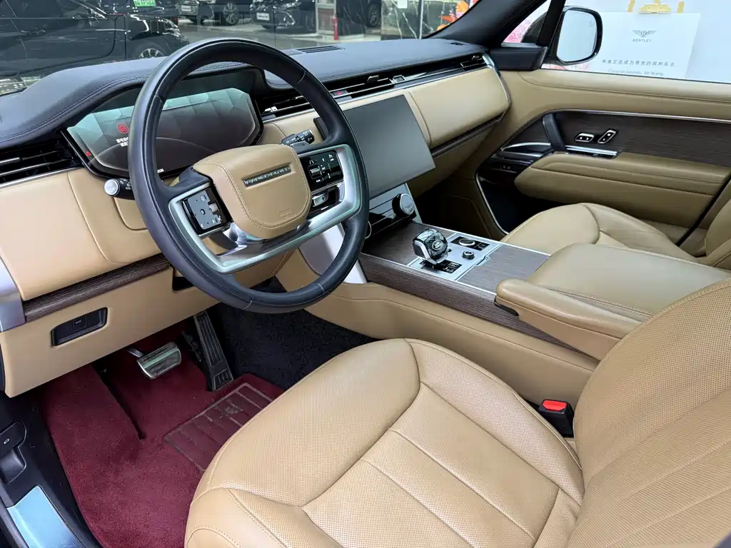 Land Rover Range Rover 2023 3.0 L6 400PS Vogue SE LWB 7-Seater 2023 - thumbnail 12