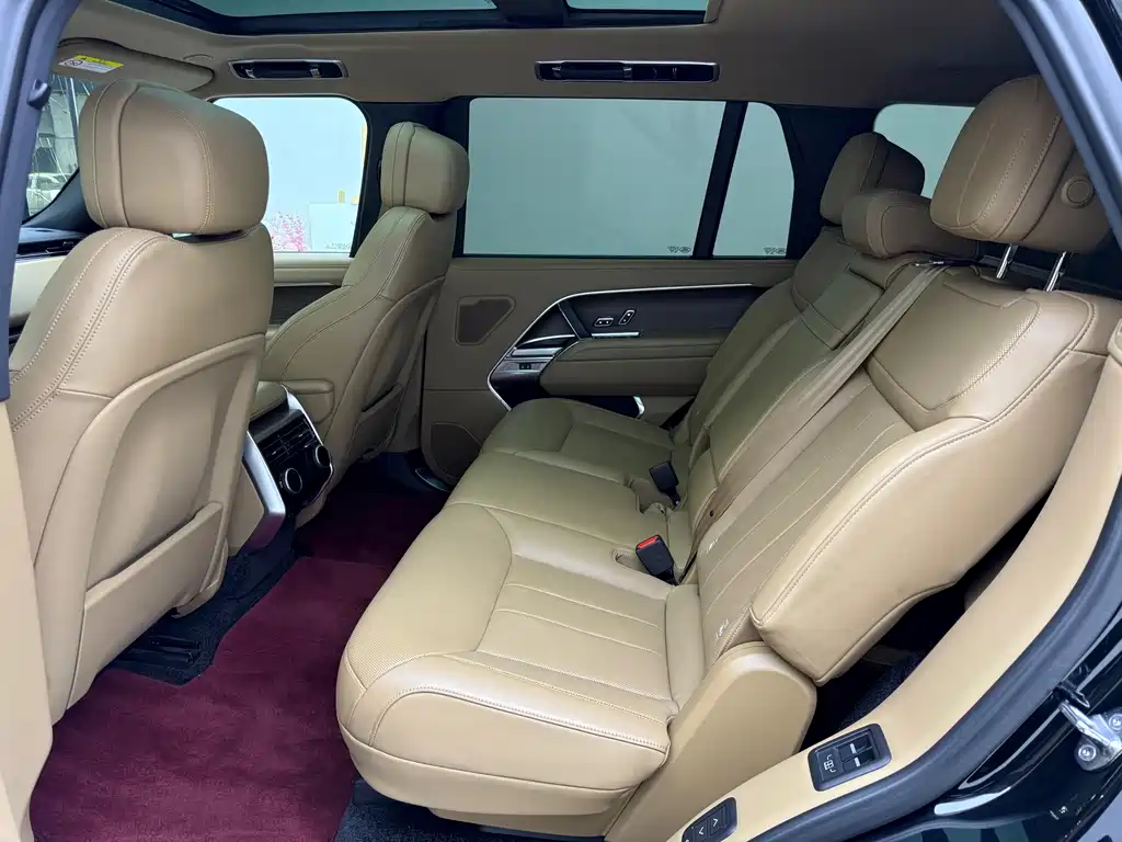 Land Rover Range Rover 2023 3.0 L6 400PS Vogue SE LWB 7-Seater 2023 - thumbnail 13