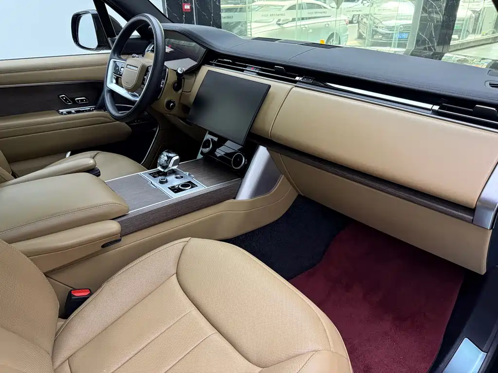 Land Rover Range Rover 2023 3.0 L6 400PS Vogue SE LWB 7-Seater 2023 - thumbnail 14