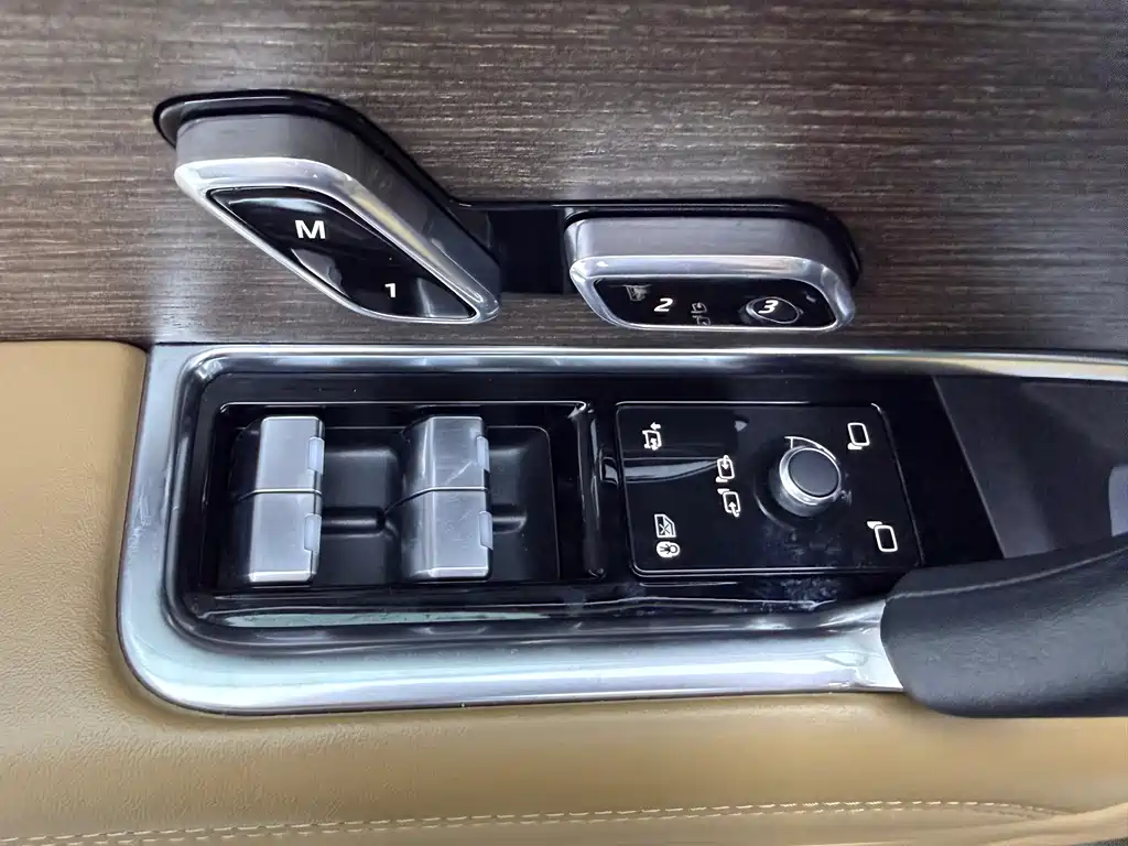 Land Rover Range Rover 2023 3.0 L6 400PS Vogue SE LWB 7-Seater 2023 - thumbnail 17