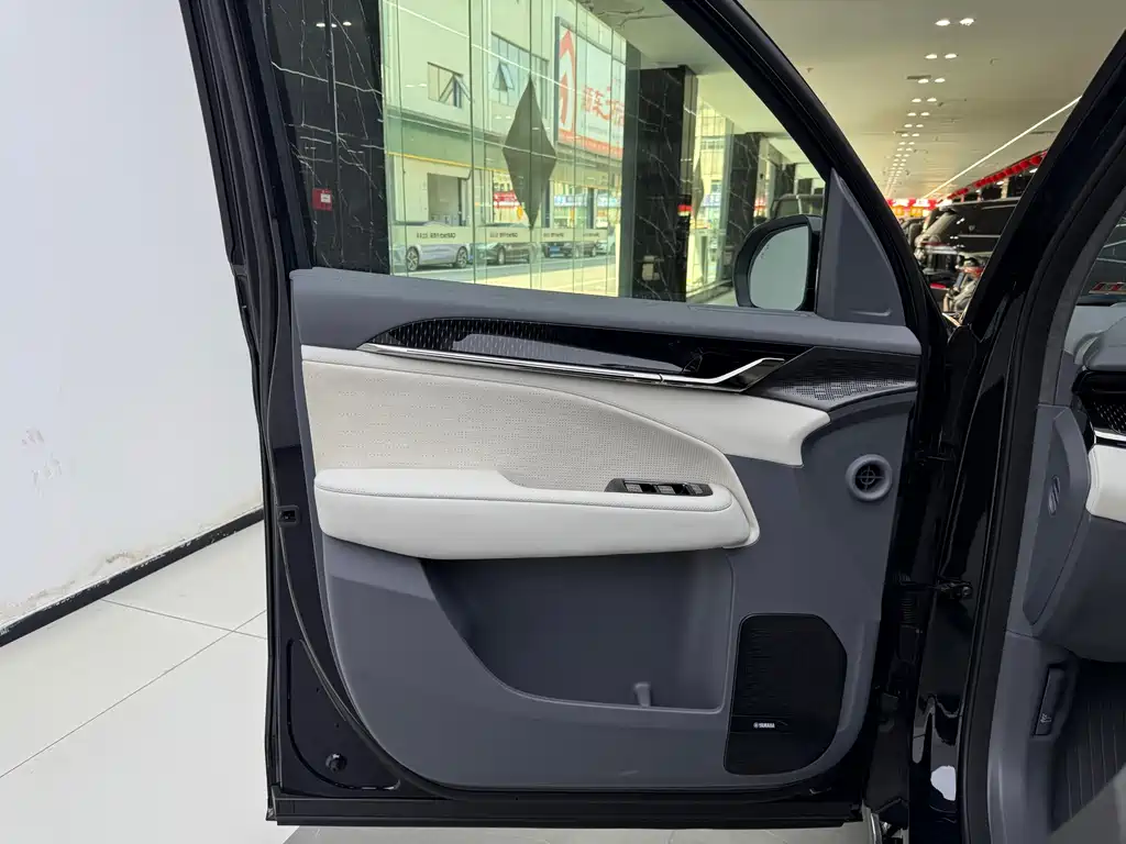 Zeekr Zeekr 009 2024 6-Seat Executive Edition AWD 108kWh 2025 - thumbnail 10