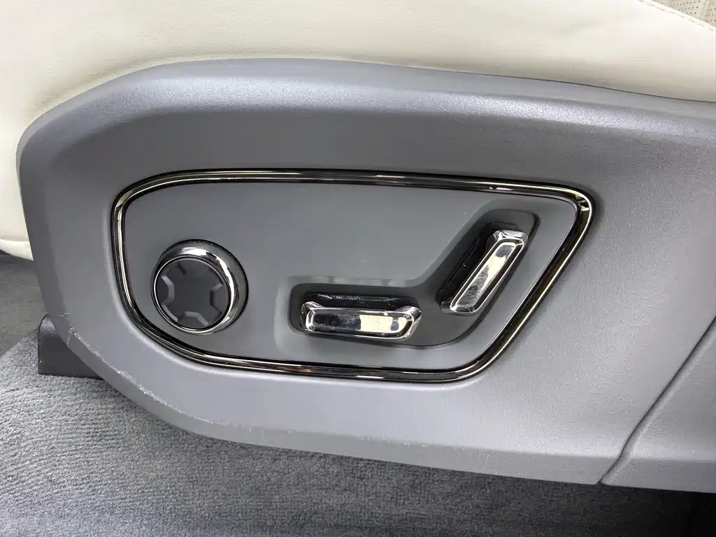 Zeekr Zeekr 009 2024 6-Seat Executive Edition AWD 108kWh 2025 - thumbnail 18