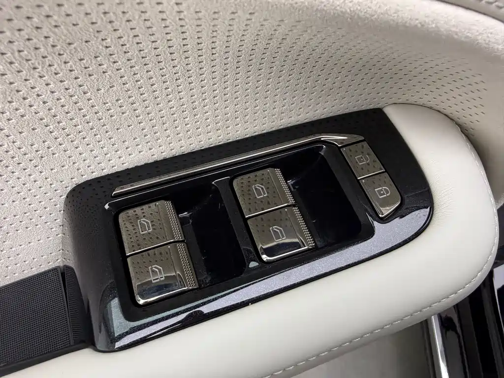 Zeekr Zeekr 009 2024 6-Seat Executive Edition AWD 108kWh 2025 - thumbnail 19