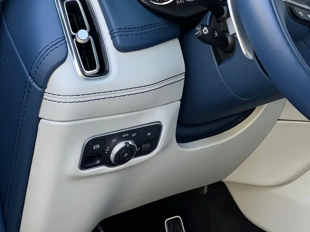 Aston Martin Aston Martin DBX 2023 4.0T V8 2024 - thumbnail 24