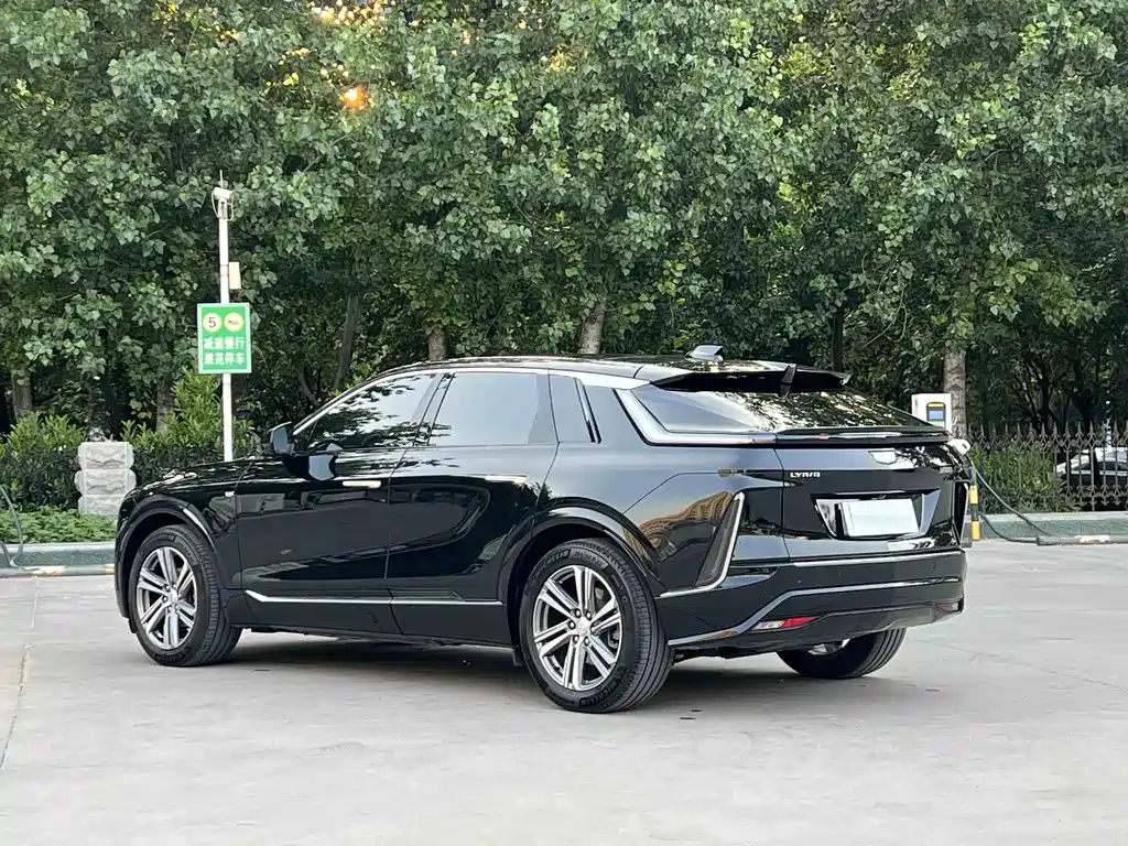 Cadillac Cadillac Lyriq RWD Standard Range Luxury 2024 - thumbnail 5