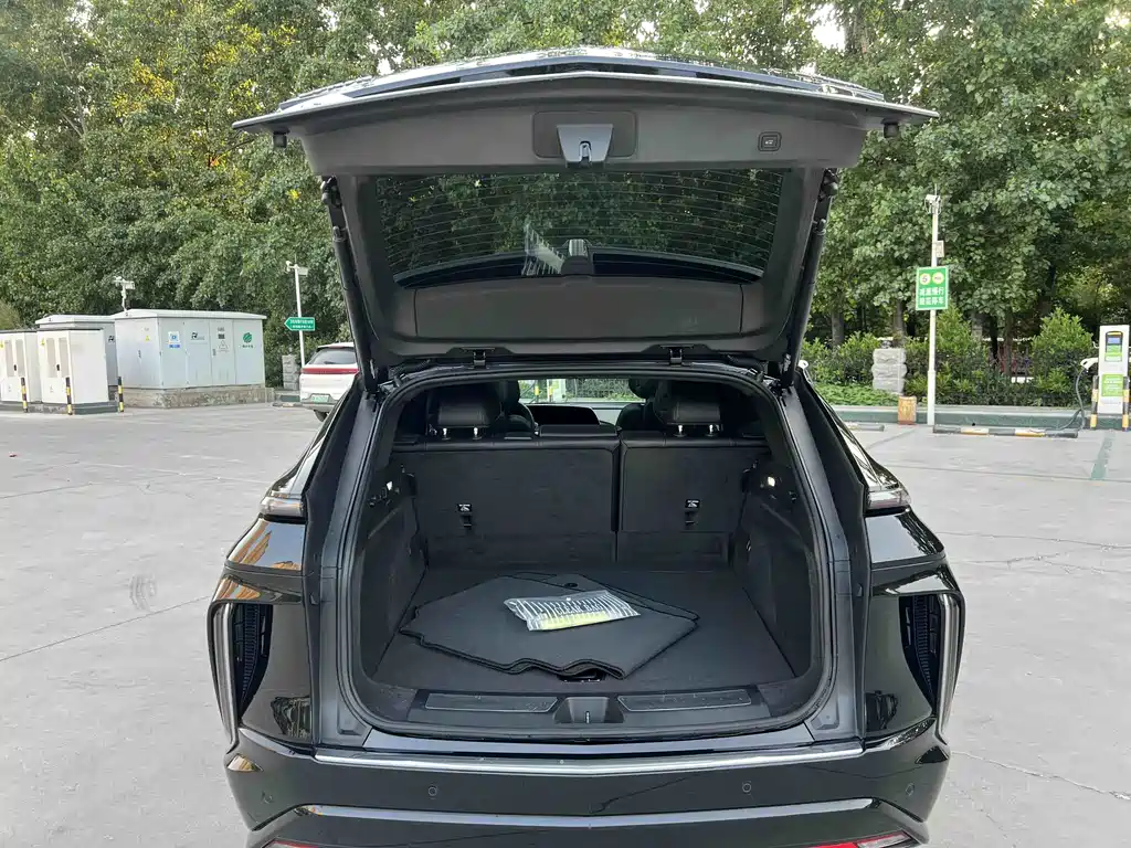 Cadillac Cadillac Lyriq RWD Standard Range Luxury 2024 - thumbnail 12