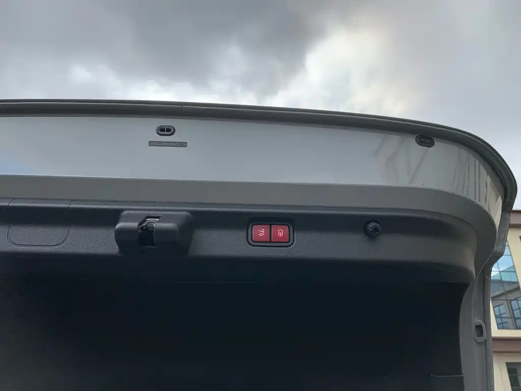 Mercedes-Benz Mercedes-Benz EQE 2022 350 Pioneer Edition 2023 - thumbnail 8