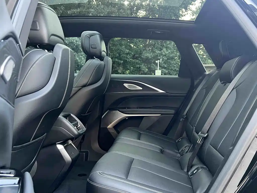 Cadillac Cadillac Lyriq RWD Standard Range Luxury 2024 - thumbnail 16