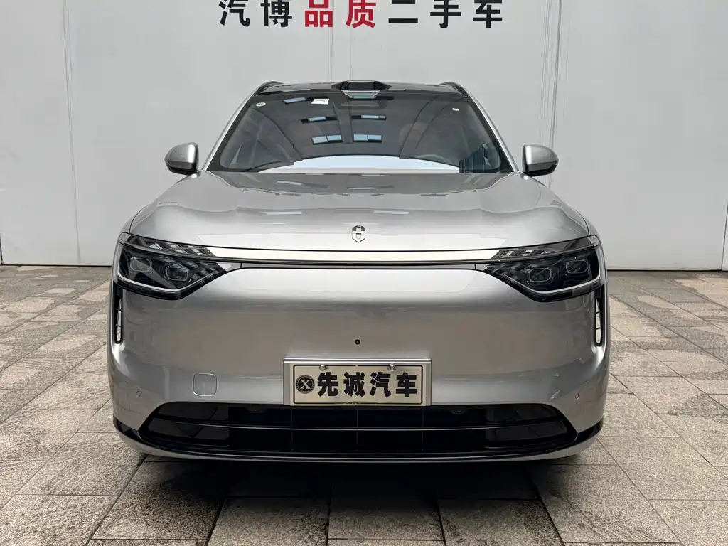 AITO AITO M8 2025 EREV Ultra 53.4kWh 5-Seater 2026 - thumbnail 2
