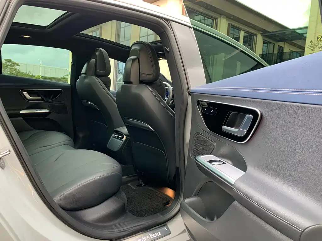 Mercedes-Benz Mercedes-Benz EQE 2022 350 Pioneer Edition 2023 - thumbnail 17