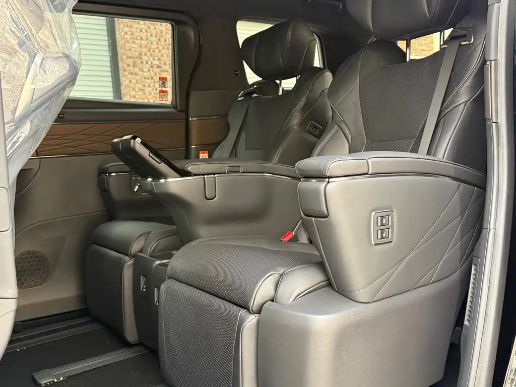Toyota Alphard 2025 Hybrid 2.5L Zhenxiang Gold Edition 2026 - thumbnail 13