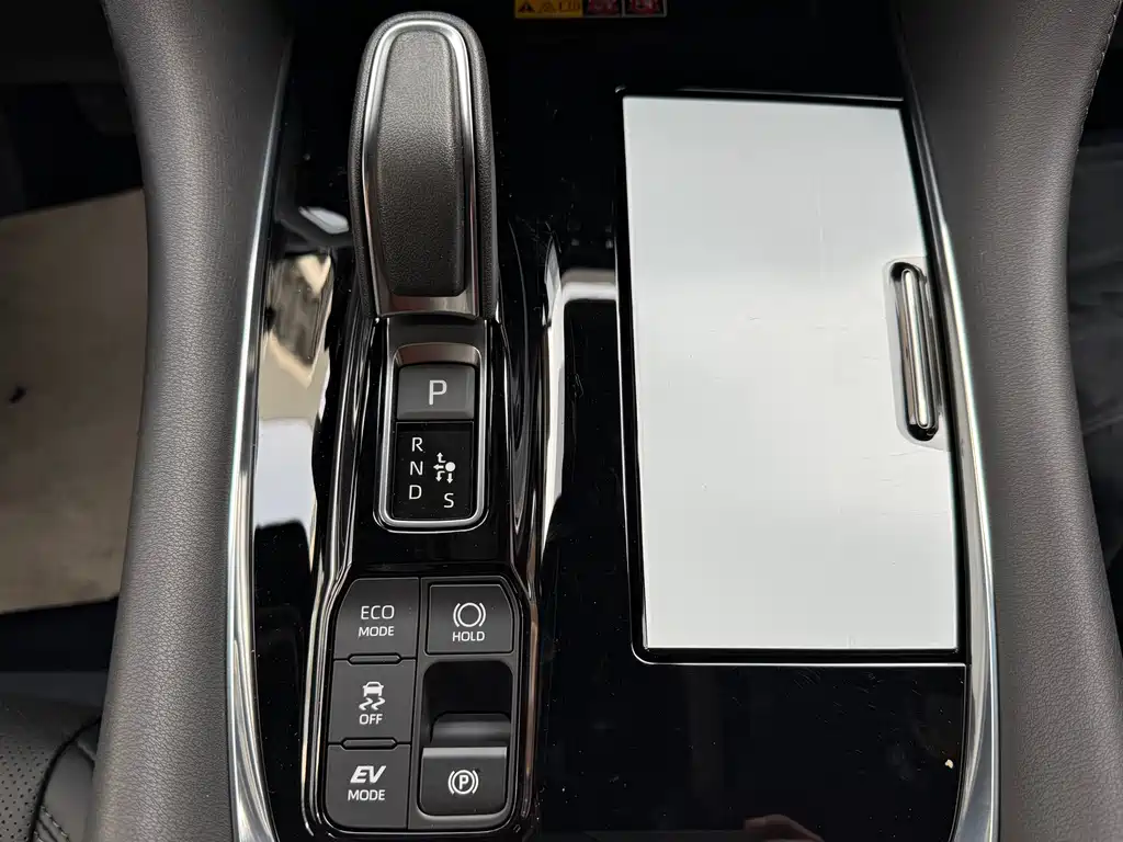 Toyota Alphard 2025 Hybrid 2.5L Zhenxiang Gold Edition 2026 - thumbnail 17