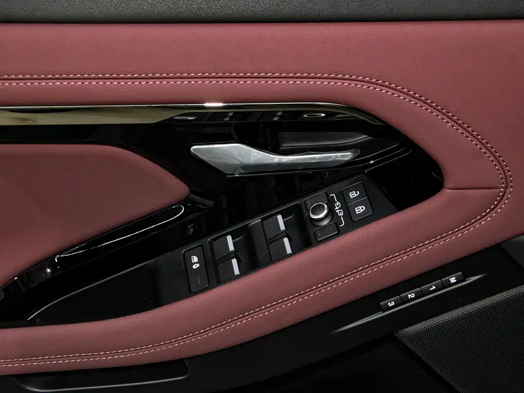 Land Rover Range Rover Evoque L SE 2025 - thumbnail 15