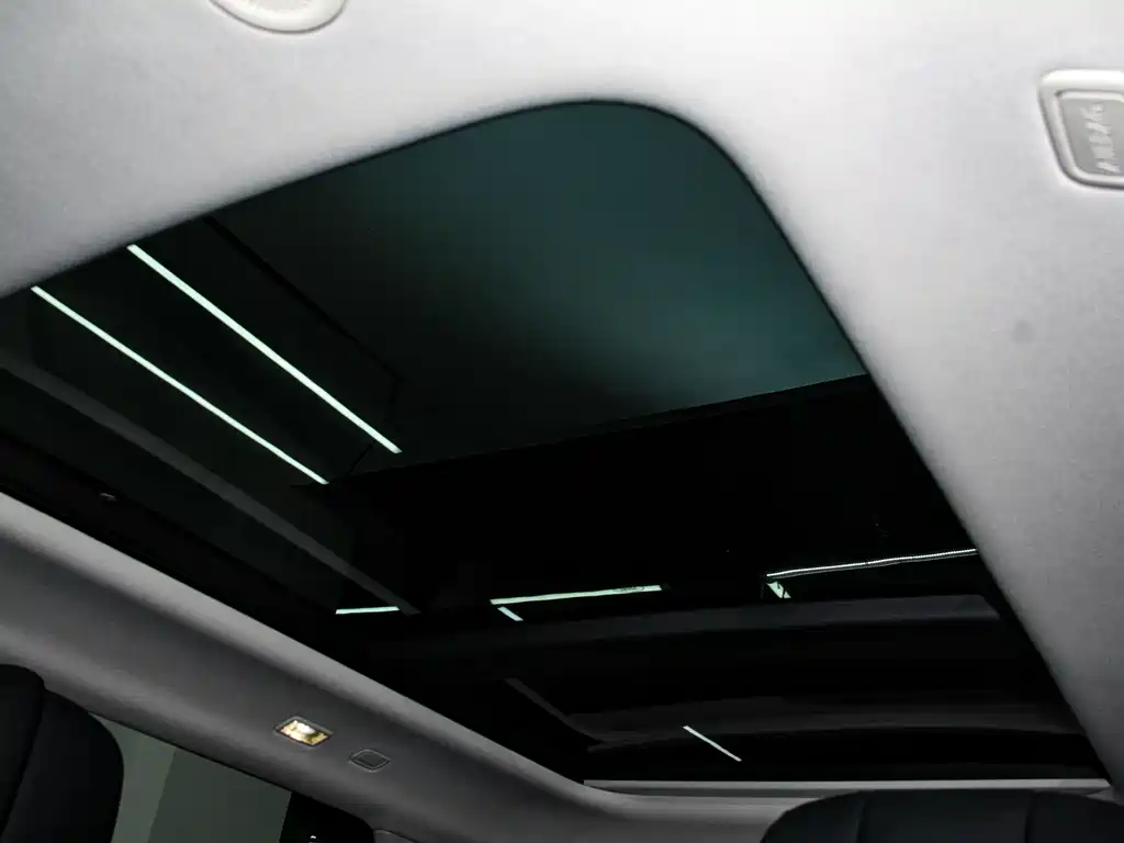 Land Rover Range Rover Evoque L SE 2025 - thumbnail 16