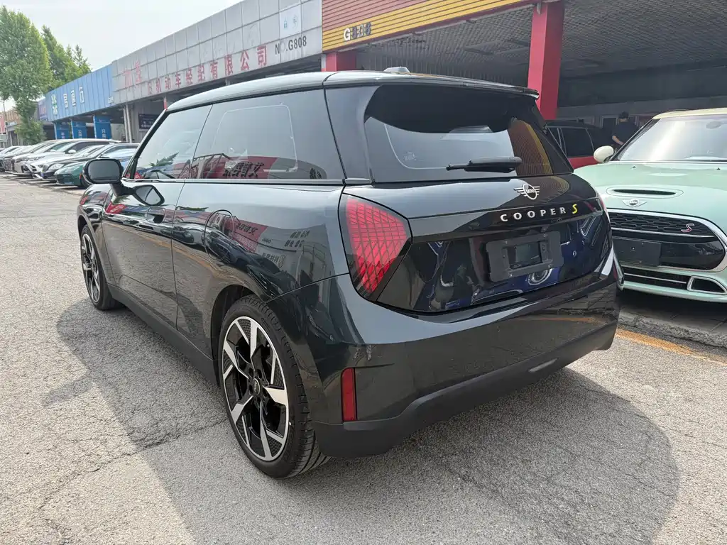 MINI MINI COOPER 2024 452km COOPER SE Artist 2025 - thumbnail 4